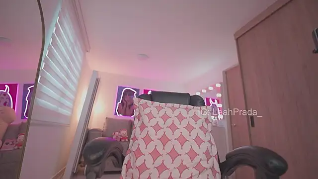 LeahPrada  online show from 03-01-26, 10:45