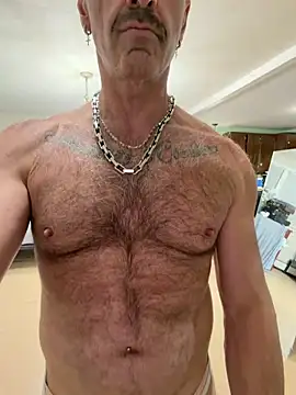 Snapshot of DaddySnowXX chatting on 04-25-26, 08:17 DaddySnowXX online show from 04-25-26, 08:17