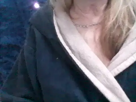 Snapshot of CarlyTreat chatting on 01-14-25, 05:01 CarlyTreat online show from 01-14-25, 05:01
