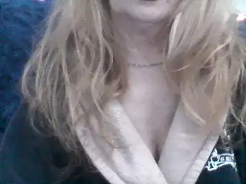 Snapshot of CarlyTreat chatting on 01-23-25, 02:07 CarlyTreat online show from 01-23-25, 02:07