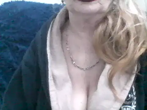 Snapshot of CarlyTreat chatting on 02-07-25, 03:52 CarlyTreat online show from 02-07-25, 03:52