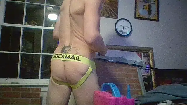 Snapshot of trash4cash chatting on 02-19-25, 12:03 trash4cash online show from 02-19-25, 12:03