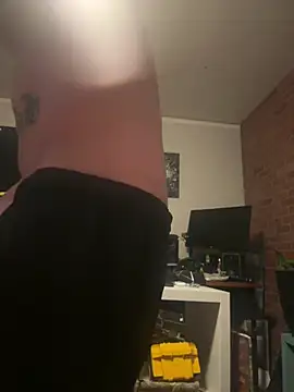 Snapshot of trash4cash chatting on 03-04-25, 01:45 trash4cash online show from 03-04-25, 01:45