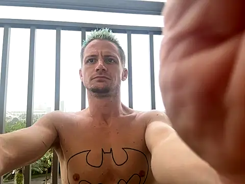 Snapshot of trash4cash chatting on 09-10-25, 04:40 trash4cash online show from 09-10-25, 04:40