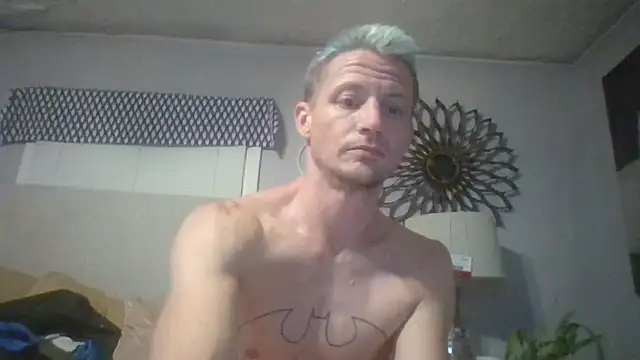 Snapshot of trash4cash chatting on 09-12-25, 01:38 trash4cash online show from 09-12-25, 01:38