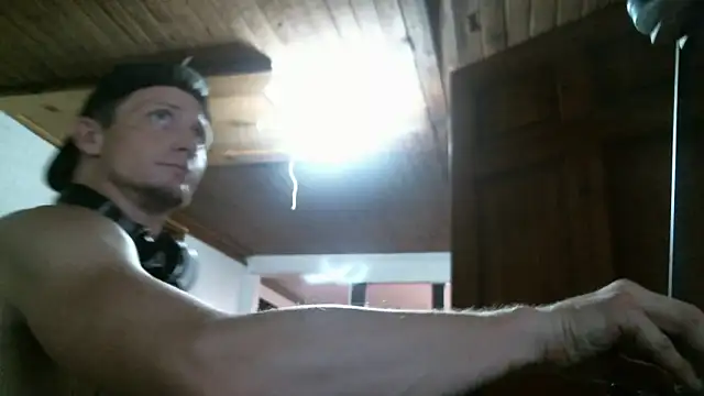 Snapshot of trash4cash chatting on 09-28-25, 02:28 trash4cash online show from 09-28-25, 02:28