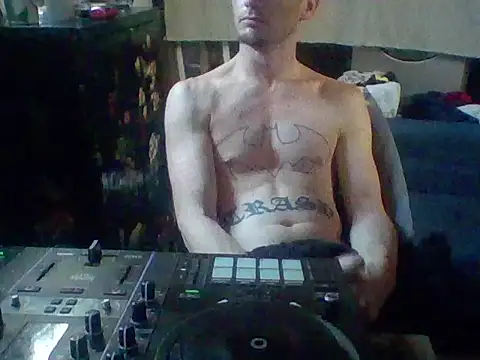 Snapshot of trash4cash chatting on 10-01-25, 08:59 trash4cash online show from 10-01-25, 08:59