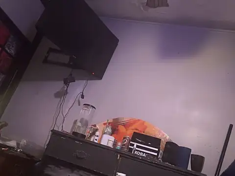 Snapshot of trash4cash chatting on 10-03-25, 05:21 trash4cash online show from 10-03-25, 05:21