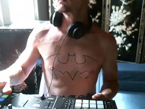 Snapshot of trash4cash chatting on 10-04-25, 06:28 trash4cash online show from 10-04-25, 06:28