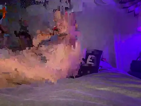 Snapshot of trash4cash chatting on 10-08-25, 03:04 trash4cash online show from 10-08-25, 03:04