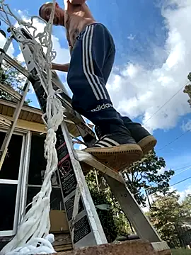 Snapshot of trash4cash chatting on 10-08-25, 06:27 trash4cash online show from 10-08-25, 06:27