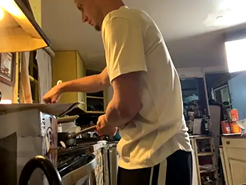 Snapshot of trash4cash chatting on 10-16-25, 03:07 trash4cash online show from 10-16-25, 03:07