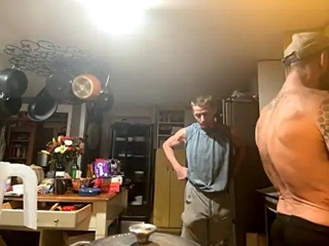 Snapshot of trash4cash chatting on 11-01-25, 11:40 trash4cash online show from 11-01-25, 11:40