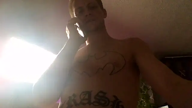 Snapshot of trash4cash chatting on 11-08-25, 04:12 trash4cash online show from 11-08-25, 04:12