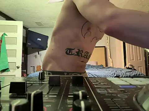 Snapshot of trash4cash chatting on 01-15-26, 10:57 trash4cash online show from 01-15-26, 10:57