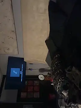 Snapshot of trash4cash chatting on 02-25-26, 04:16 trash4cash online show from 02-25-26, 04:16