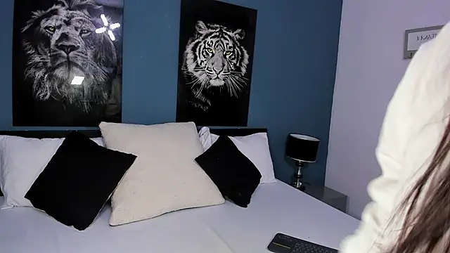 Liana Bernocchi online show from 03-06-25, 08:27