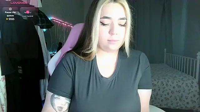 Snapshot of Roxy_Sakura chatting on 01-29-25, 01:28 Roxy Sakura online show from 01-29-25, 01:28