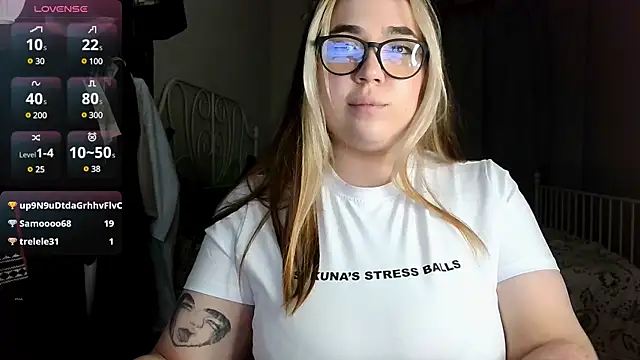 Snapshot of Roxy_Sakura chatting on 03-16-25, 01:17 Roxy Sakura online show from 03-16-25, 01:17