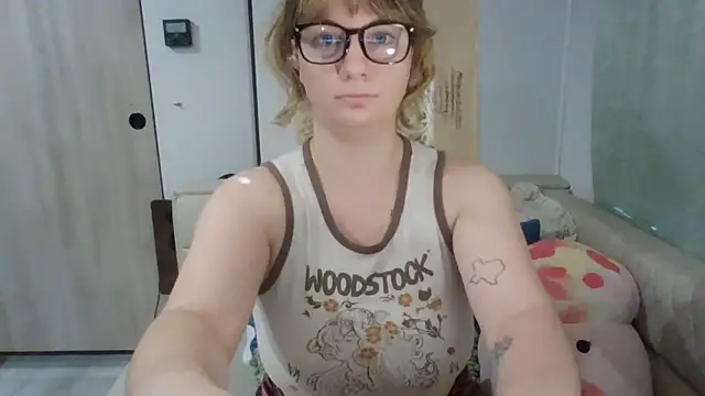 Snapshot of emerieskye20 chatting on 11-23-25, 03:12 emerieskye20 online show from 11-23-25, 03:12