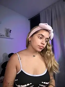 JoselinFlower  online show from 11-30-25, 02:04