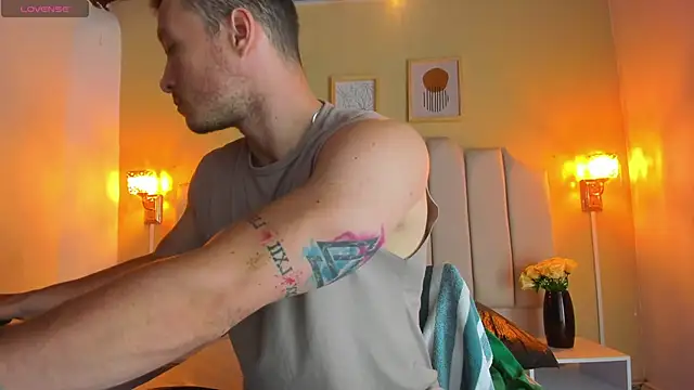 Snapshot of juan_prior chatting on 11-17-25, 01:28 juan prior online show from 11-17-25, 01:28