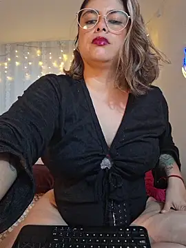 Juliietha servas online show from 03-23-26, 10:14