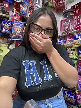 Snapshot of Sol_biglips chatting on 12-19-24, 03:19 Sol biglips online show from 12-19-24, 03:19