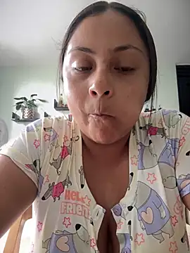 Snapshot of Sol_biglips chatting on 02-06-25, 01:21 Sol biglips online show from 02-06-25, 01:21