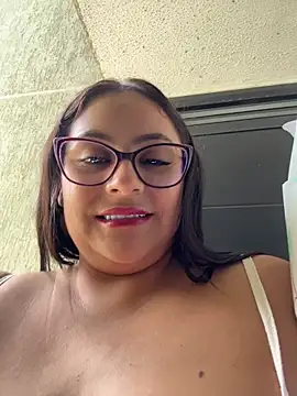 Snapshot of Sol_biglips chatting on 04-29-26, 05:30 Sol biglips online show from 04-29-26, 05:30