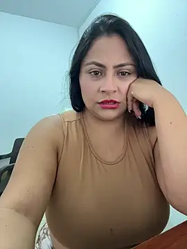 Snapshot of Sol_biglips chatting on 06-01-26, 05:36 Sol biglips online show from 06-01-26, 05:36