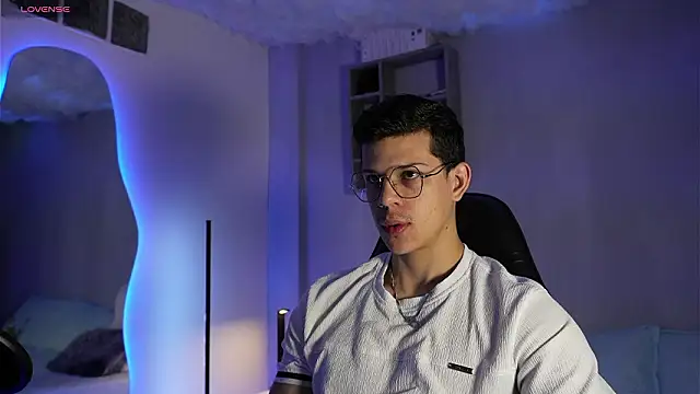 Snapshot of MarcoSullivan chatting on 02-19-26, 01:29 MarcoSullivan online show from 02-19-26, 01:29