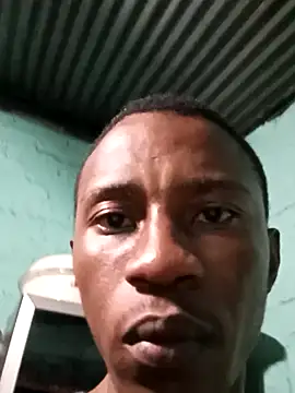 Snapshot of HandsomeBuoyy21 chatting on 04-14-26, 01:11 HandsomeBuoyy21 online show from 04-14-26, 01:11