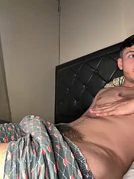 Snapshot of tom_thick chatting on 03-12-25, 03:07 tom thick online show from 03-12-25, 03:07