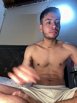 Snapshot of tom_thick chatting on 03-20-25, 07:35 tom thick online show from 03-20-25, 07:35