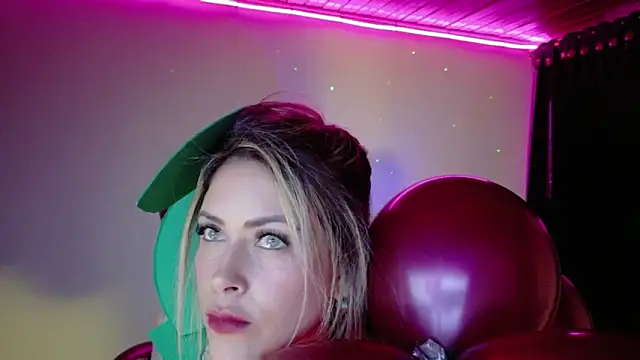 Natalia Montoya online show from 10-26-25, 01:00