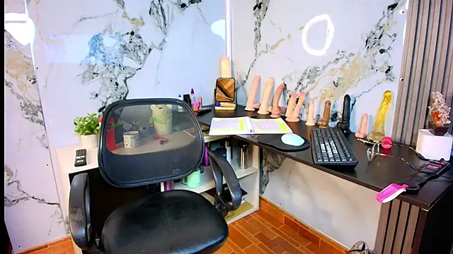 AlixLong online show from 04-15-26, 01:01