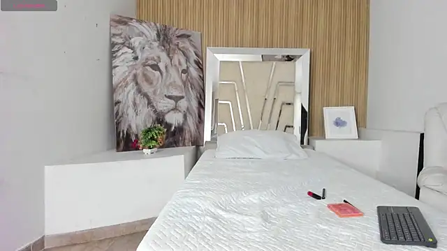 LaurenSnow online show from 04-23-26, 03:03