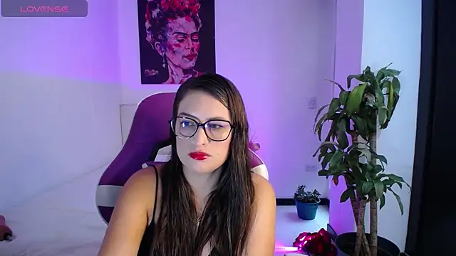 Snapshot of esmeraldaa230 chatting on 11-14-25, 07:56 esmeraldaa230 online show from 11-14-25, 07:56