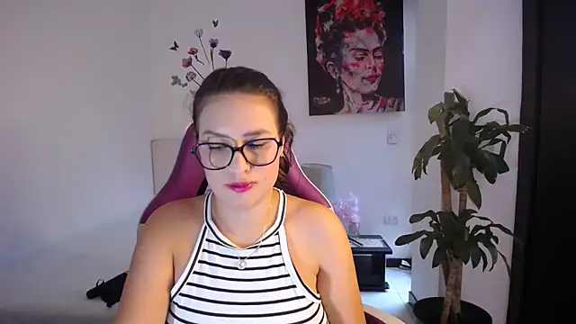 esmeraldaa230 online show from 02-22-26, 07:23