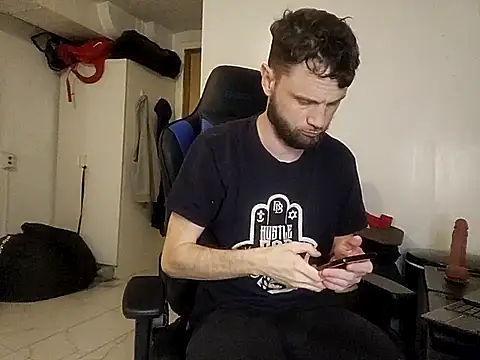 Snapshot of Talenjames4 chatting on 11-01-25, 08:33 Talenjames4 online show from 11-01-25, 08:33