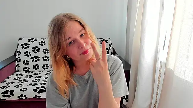 Snapshot of AlicePopsy chatting on 06-21-26, 05:04 AlicePopsy online show from 06-21-26, 05:04