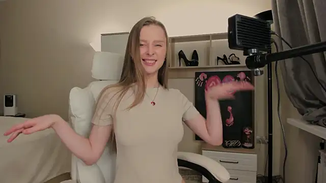 Snapshot of CharlotteWells chatting on 03-16-25, 01:49 CharlotteWells online show from 03-16-25, 01:49