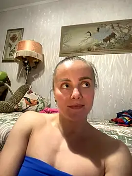 Snapshot of AlisaKissss chatting on 10-13-25, 07:25 AlisaKissss online show from 10-13-25, 07:25