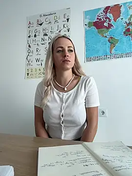streetdoll online show from 01-14-25, 04:08