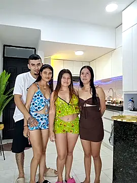 Snapshot of royalgirls_x chatting on 05-07-26, 01:11 royalgirls x online show from 05-07-26, 01:11