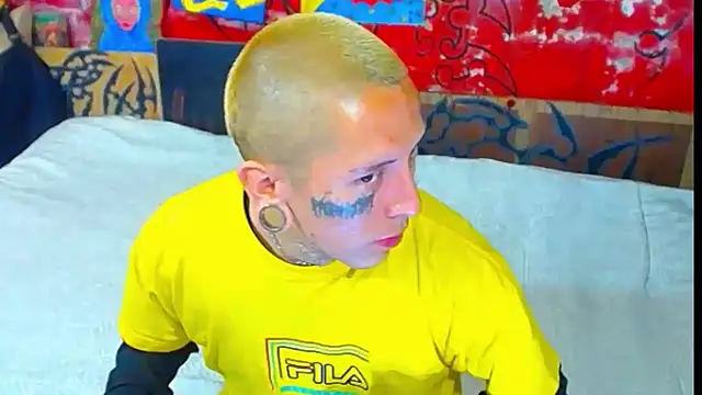 Snapshot of deivid_estrada chatting on 11-16-25, 03:50 deivid estrada online show from 11-16-25, 03:50