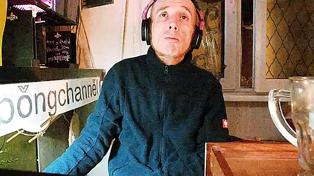 Snapshot of BongChannel chatting on 01-25-25, 09:25 BongChannel online show from 01-25-25, 09:25