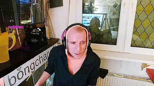 Snapshot of BongChannel chatting on 02-07-25, 11:34 BongChannel online show from 02-07-25, 11:34