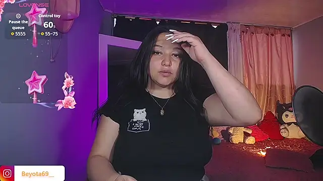 Snapshot of Kym_Owens chatting on 10-26-25, 10:36 Kym Owens online show from 10-26-25, 10:36